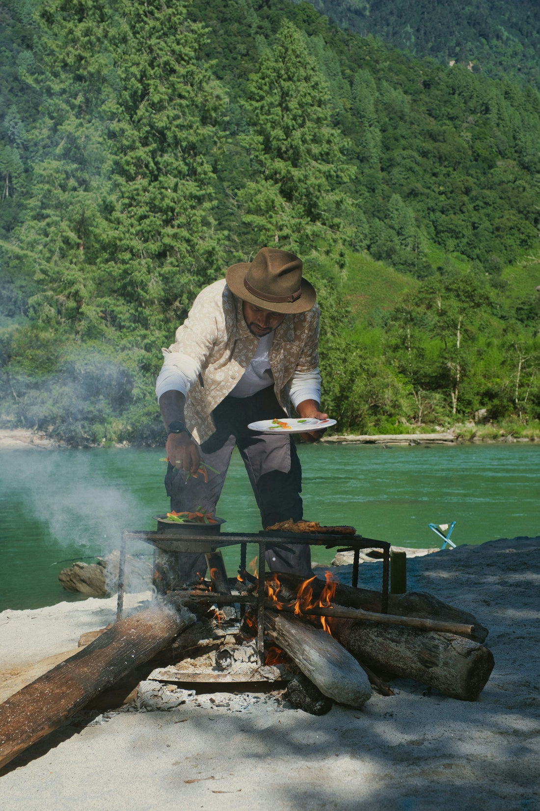 Outdoor riverside cooking experience in nature for Naturelty Wild & Well